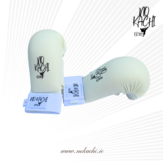 Weiße Handschuhe mit Daumen