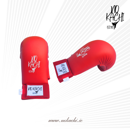 Rote Handschuhe mit Daumen